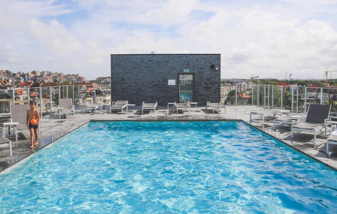 In A Unique Location With Swimming Pool Appartement Blankenberge